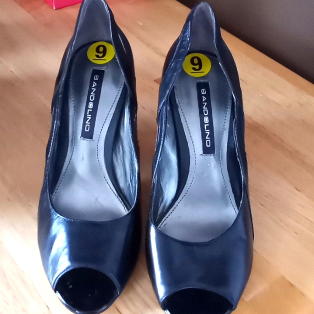 Bandolino peep toe sz 9. Never worn